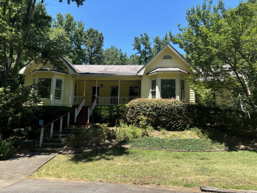 Klappenberger & Son provides Exterior painting services near you in the Atlanta Metro area. This is an exterior home that we were getting ready to paint. Before picture.
