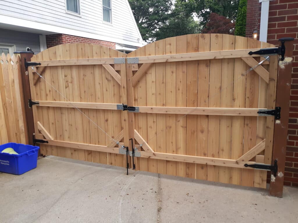 Handyman for a day in Columbus replaces this gate with new